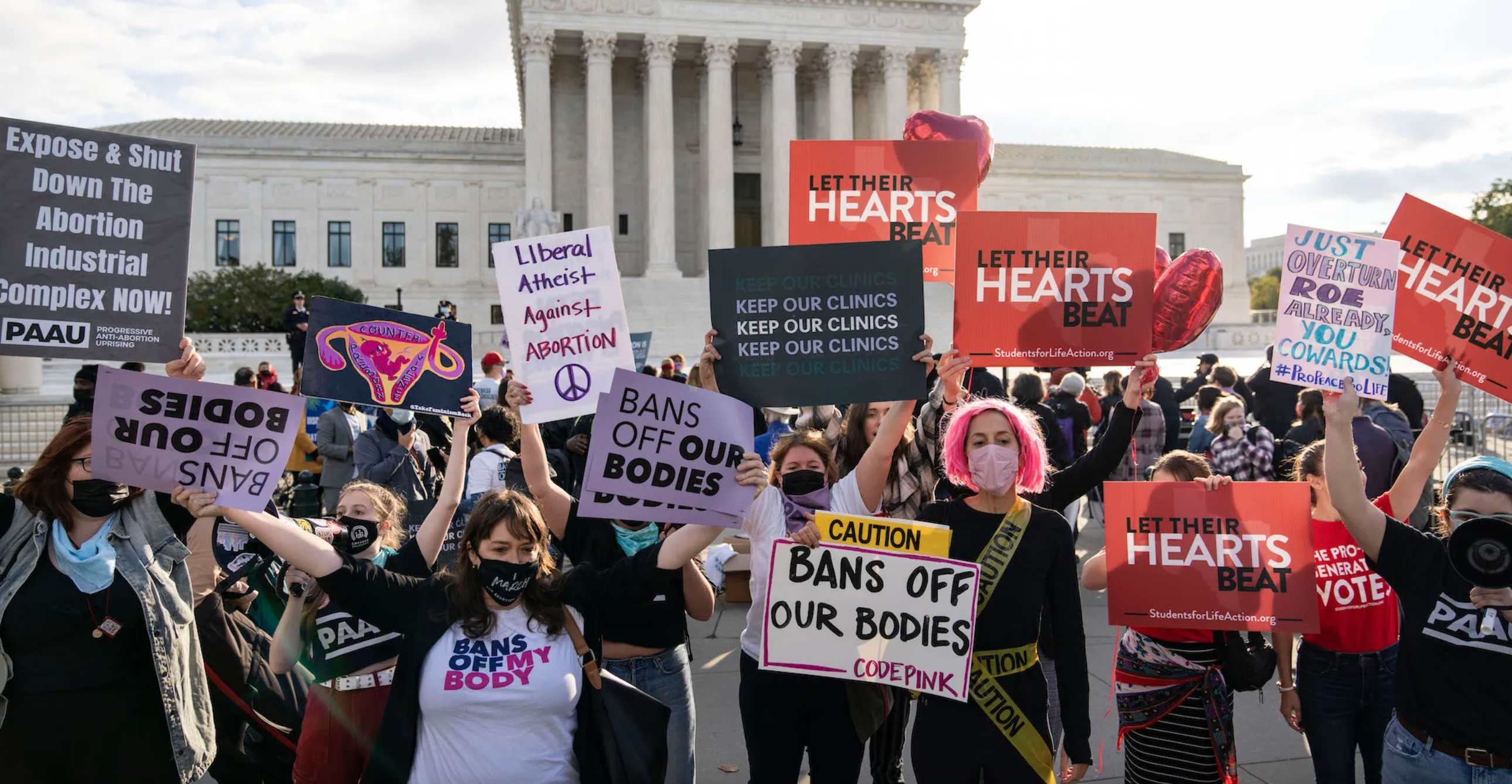 Supporters and opponents of the Texas Heartbeat Act demonstrate in front of the U.S. Supreme Court in November. Credit: Drew Angerer/Getty Images.