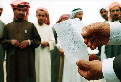 Arabs from the al-Shummar tribe show 